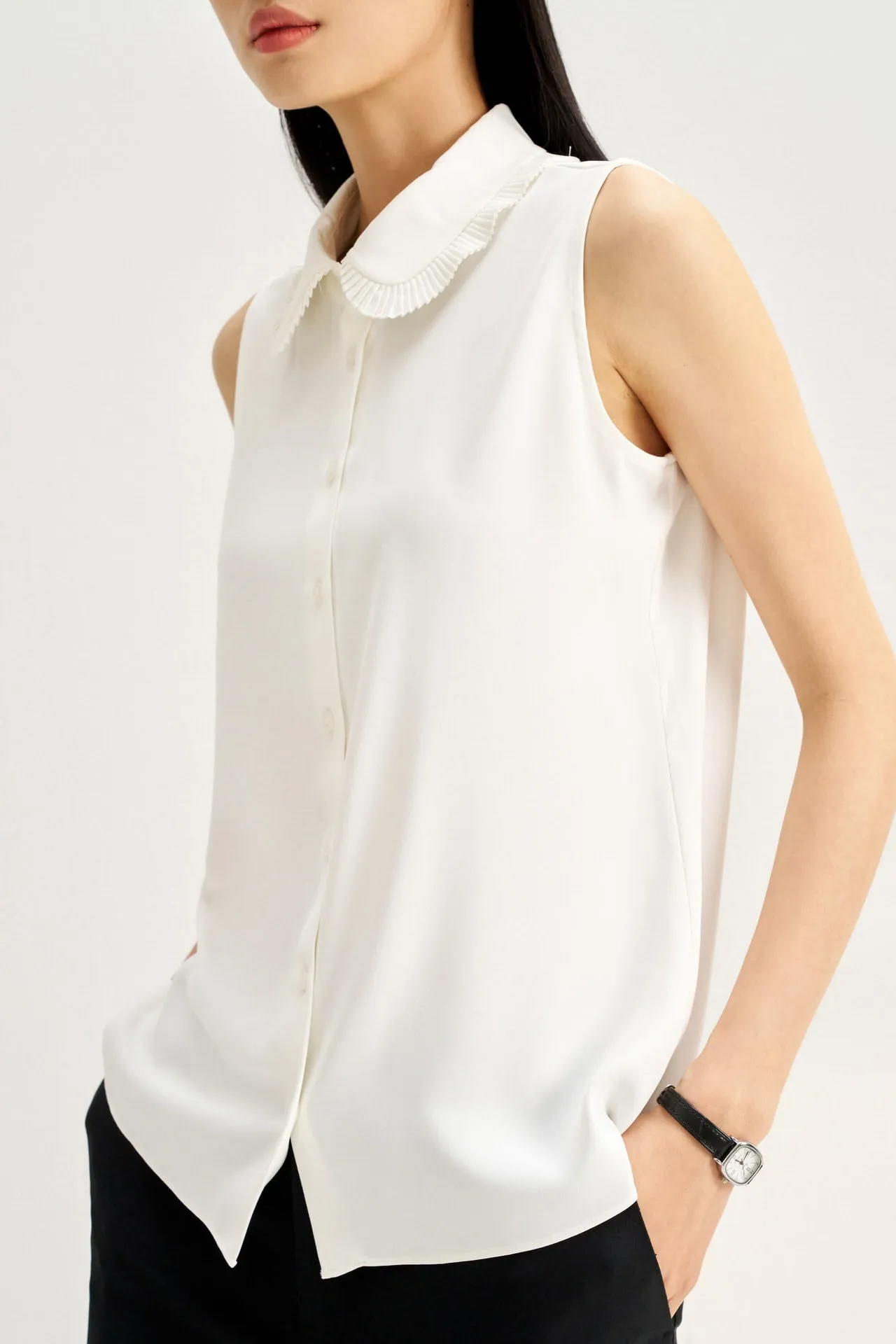 Sleevess Shirt Collar Blouse with Detachable Colour Blocked Tie